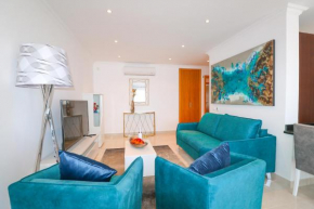 Pool and Sea View Apartment
